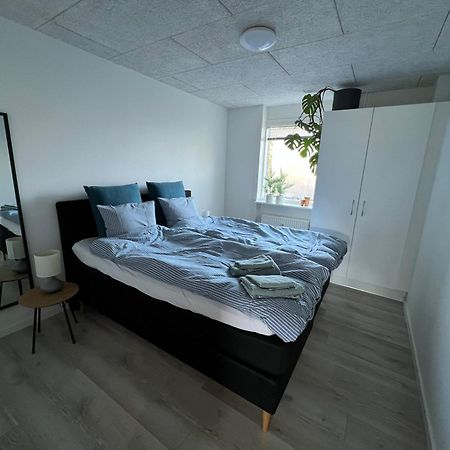 Nyrenoveret Lejlighed Med Balkon Og Parkering Esbjerg Luaran gambar